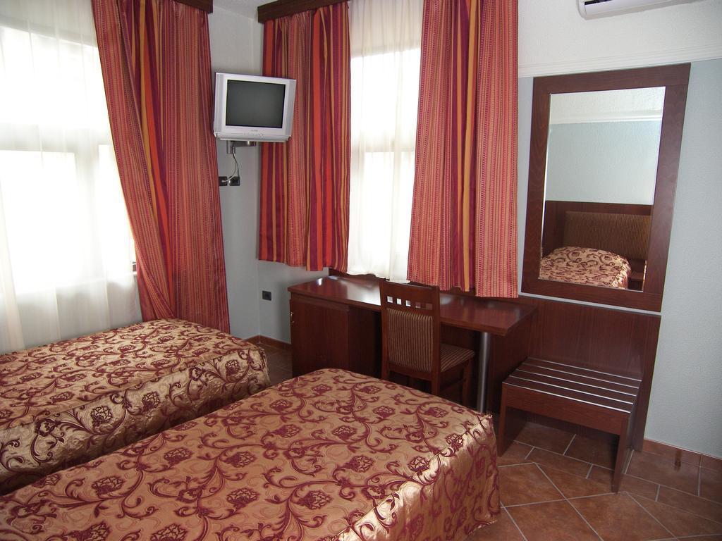 Hotel Elysee Τίρανα Εξωτερικό φωτογραφία