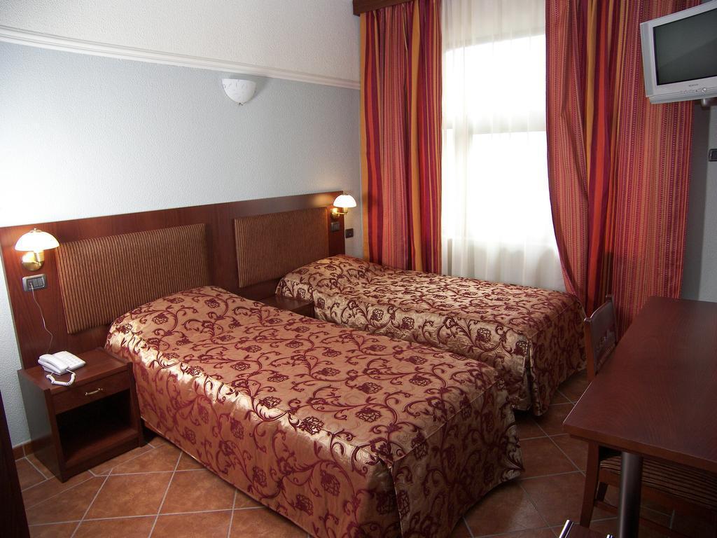 Hotel Elysee Τίρανα Εξωτερικό φωτογραφία