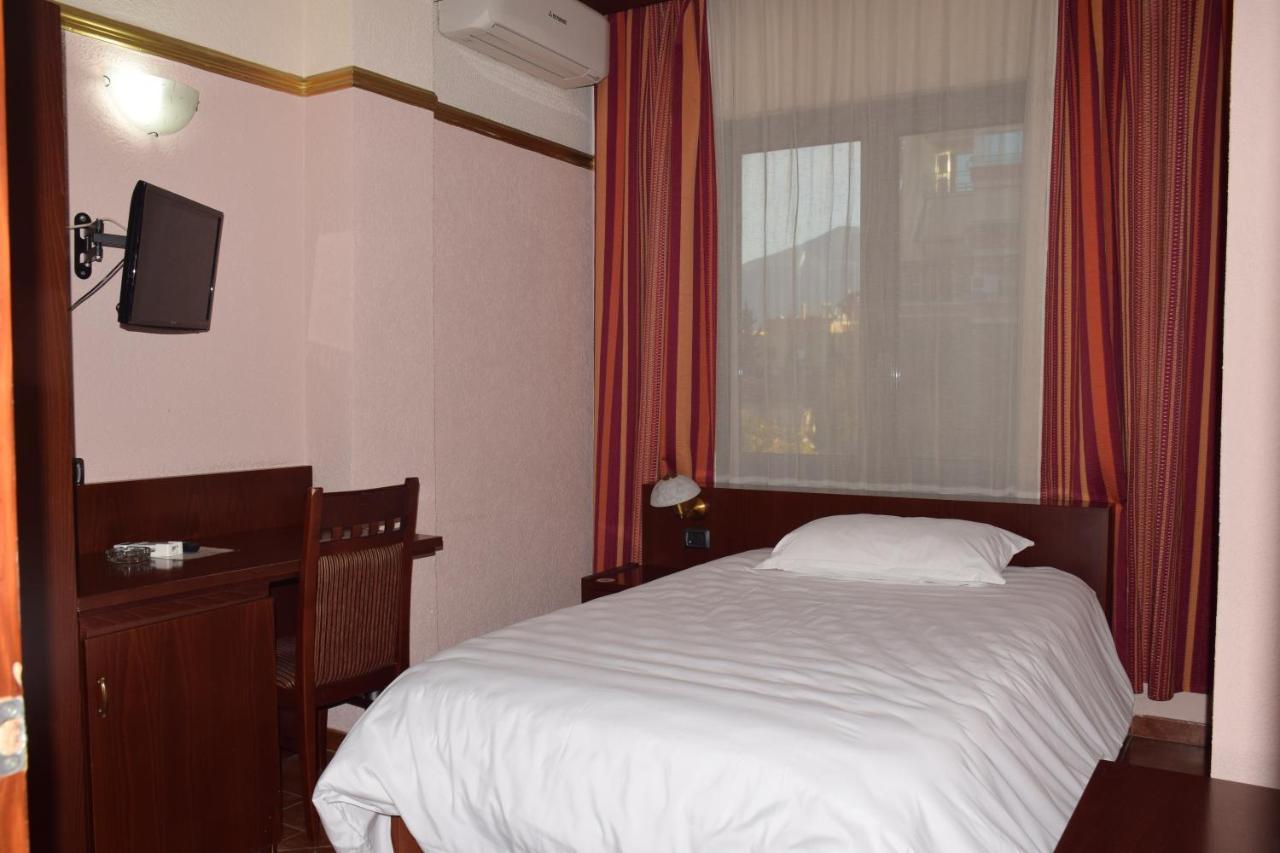 Hotel Elysee Τίρανα Εξωτερικό φωτογραφία