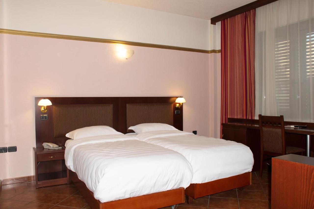 Hotel Elysee Τίρανα Εξωτερικό φωτογραφία